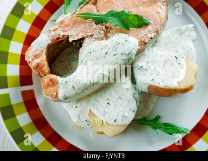 Inkokt lax - cucina svedese. Salmone bollito con verdure Foto Stock