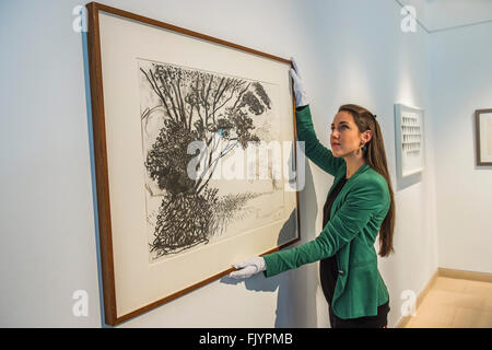 Londra, Regno Unito. 4 Marzo, 2016. Per Kilham Rudston, 2008 da David Hockney - è il nostro mondo d'asta a sostegno del grande attrazione e Giove Artland Foundation, Chrisites, London, Regno Unito - Oltre 40 importanti artisti tra cui David Hockney, Sir Antony Gormley, David Nash, Sir Peter Blake, Yinka Shonibare, Sir Quentin Blake, Emily Young e Maggi Hambling hanno commesso di opere d'arte a essere venduto presso il 10 marzo 2016. L'asta è il culmine di una massiccia partecipazione ambientale progetto arti, la promozione della sostenibilità per le future generazioni attraverso l'arte. Credito: Guy Bell/Alamy Live News Foto Stock