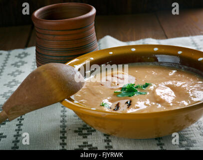 Sour zuppa di segale zur specifico per la cucina di Polonia e la Repubblica di Bielorussia. Foto Stock