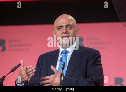 Sajid Javid,il segretario di Stato per l'innovazione del business e delle competenze,parla all'Associazione delle Camere di commercio britanniche conferenza Foto Stock