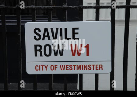 Savile Row strada segno sulle ringhiere-London,UK Foto Stock