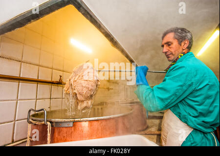 Italia Liguria Genova Tripperia La Casana - vico Casana - Antica Tripperia in centro storico - Preparazione della trippa Foto Stock
