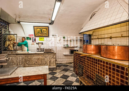 Italia Liguria Genova Tripperia La Casana - vico Casana - Antica Tripperia in centro storico - Preparazione della trippa Foto Stock