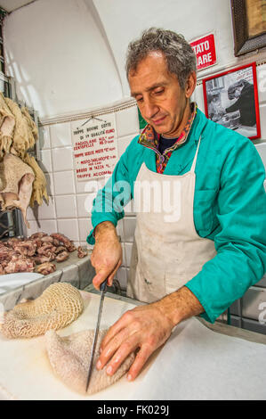 Italia Liguria Genova Tripperia La Casana - vico Casana - Antica Tripperia in centro storico - Preparazione della trippa Foto Stock