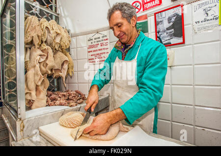 Italia Liguria Genova Tripperia La Casana - vico Casana - Antica Tripperia in centro storico - Preparazione della trippa Foto Stock