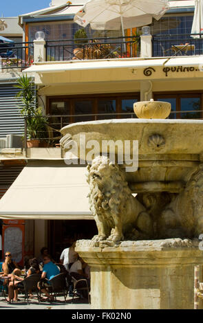 Griechenland, Kreta, Heraklion, Morosini-Brunnen an der Platia Eleftheriou Venizelou Foto Stock