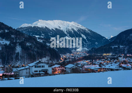 Montafon valle principale di sera, vista di Schruns come visto da Vandans, Silvretta Montafon ski resort al di sopra Foto Stock