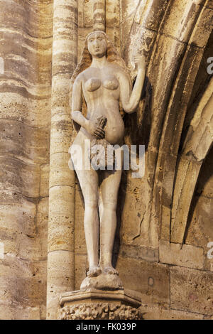 Eva, pietra figura dal XVI secolo, Halberstadt cattedrale o chiesa di Santo Stefano e di San Sisto, Halberstadt Foto Stock