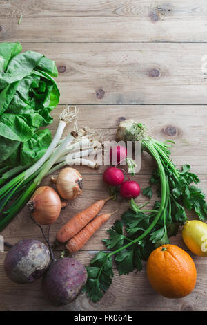 Una selezione di frutta fresca e verdura Foto Stock