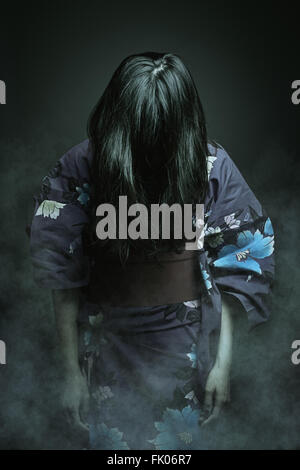 Fantasmi giapponesi in kimono dress . Horror e halloween Foto Stock