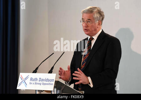 Edimburgo, Scozia, Regno Unito. 4 Marzo, 2016. Regno Unito il Segretario della Difesa Michael Fallon risolve il Partito conservatore scozzese, conferenza Credito: Ken Jack / Alamy Live News Foto Stock