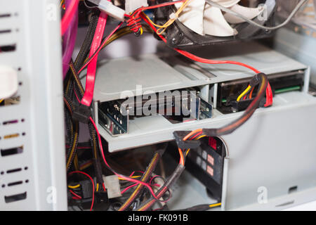 Londra, Regno Unito. Vista dettagliata del disco rigido del computer in-situ. Foto Stock