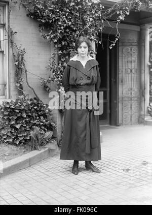 Alice Paolo, American Suffragist, femminista e attivista per i diritti delle donne, ritratto permanente, circa 1918.jpg Foto Stock