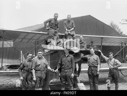 Meccanica con aereo, inaugurazione della Air Mail Service, Polo campo, Washington DC, USA, 1918 Foto Stock