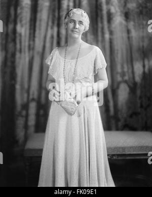 Lou Henry Hoover (1874-1944), Stati Uniti First Lady come moglie degli Stati Uniti Presidente Herbert Hoover, ritratto di tre quarti, Harris & Ewing, 1930 Foto Stock