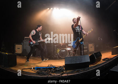 Milano Italia. 02Th Marzo 2016. La band britannica la linea di fondo si esibisce dal vivo sul palco all'Alcatraz apertura della mostra di semplice Pla Foto Stock