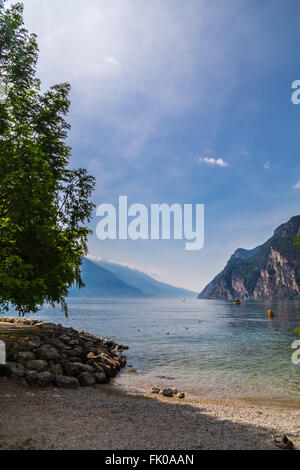 Una mattina di primavera al Lago di Garda, Italia Foto Stock