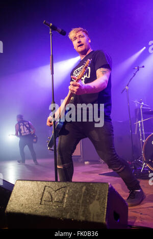 Milano Italia. 02Th Marzo 2016. La band britannica la linea di fondo si esibisce dal vivo sul palco all'Alcatraz apertura della mostra di semplice Pla Foto Stock