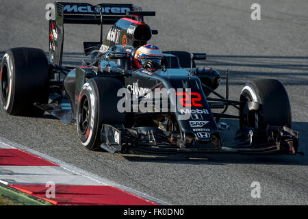 Montmelo, Spagna. 04 Mar, 2016. Autista Jenson Button . Il team McLaren Honda. Formula Uno giorni di test sul Circuito de Catalunya. Montmelo, Spagna. Marzo 4, 2016 Credit: Miguel Aguirre Sánchez/Alamy Live News Foto Stock