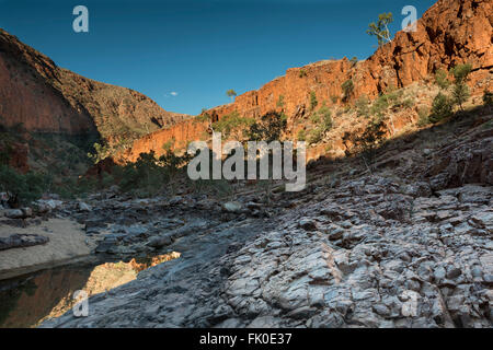 Foro di nuoto riflessioni di Ormiston Gorge West MacDonnell Ranges Alice Springs Foto Stock