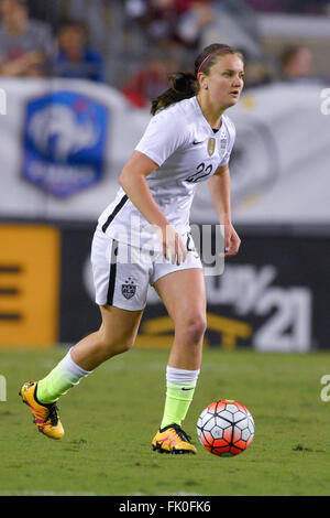 Tampa, Florida, Stati Uniti d'America. 3 Mar, 2016. Il centrocampista statunitense Lindsey Horan (22) durante la crede Cup partita contro la Francia a Raymond James Stadium il 3 marzo 2016 a Tampa, in Florida. Gli Stati Uniti ha vinto 1-0. © Scott A. Miller/ZUMA filo/Alamy Live News Foto Stock