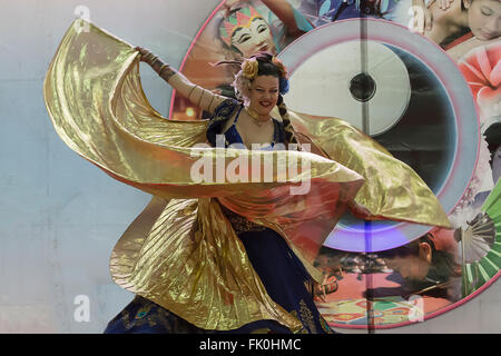 Danza Orientale da Minette del Treppo presso l'Oriental Festival a Torino,Italia Foto Stock