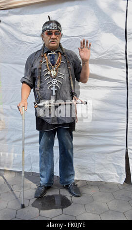 Ritratto di un partecipante dell'orgoglio pagano giorno Harvest Festival a Washington Square Park nel Greenwich Village di New York City. Foto Stock