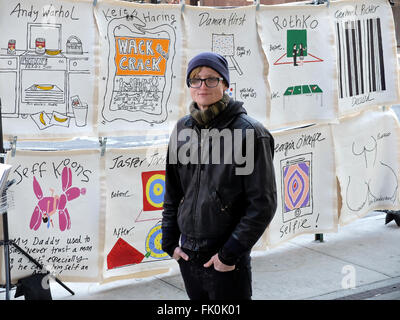 Ritratto di un giovane uomo di vendita di opere di tiggy Ticehurst a gradini dell'Highline in Lower Manhattan, New York City Foto Stock