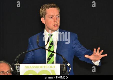 Belfast, Regno Unito. 04 Mar, 2016. Tom Pursglove, MP per Corby e North Hamptonshire parla durante la grassroots fuori conferenza . L'evento è orientato a fornire informazioni perché il Regno Unito dovrebbe lasciare l'Unione europea. © Mark inverno/Pacific Press/Alamy Live News Foto Stock