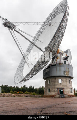 Vecchio radiotelescopio Foto Stock