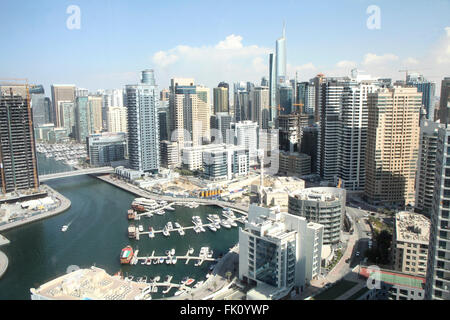 La vista del porto turistico di Dubai skyline di Dubai dalla cima di un hotel nella zona. nel 2006 Dubai marina area era appena sands Foto Stock