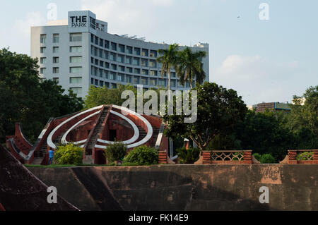 Jantar Mantar costruito dal Maharaja Jai Singh II di Jaipur a Nuova Delhi, India Foto Stock