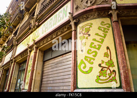 Farmacia Casellas. Barcellona, in Catalogna, Spagna. Foto Stock