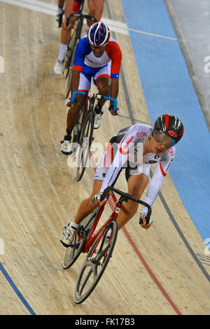 Londra, Regno Unito. 04 Mar, 2016. Eiya Hashimoto (JPN) riding hard durante gli uomini i punti corsa finale a UCI 2016 via del campionato del mondo di ciclismo, Lee Valley Park Velo. Nonostante si infrangono Hashimoto è riuscito a tornare in sostituzione di una bicicletta e raggiungere il quinto posto. Credito: Michael Preston/Alamy Live News Foto Stock