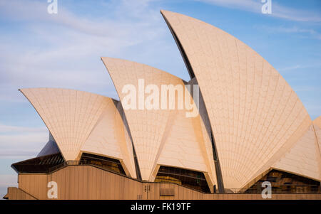 Una vista di profilo della Sydney Opera House Foto Stock