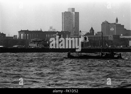 Francesco Brenton torna a Chicago a bordo della Sierra Sagrada con West artigianato africano per il Field Museum il Ott 14, 1968. Foto Stock