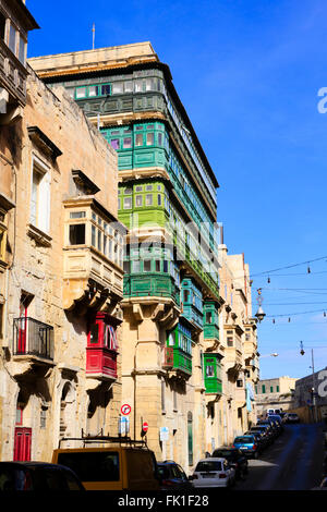 Balcone tradizionali case, Floriana, Valletta, Malta Foto Stock