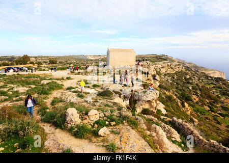 I turisti a Dingli Cliffs, Malta, Foto Stock