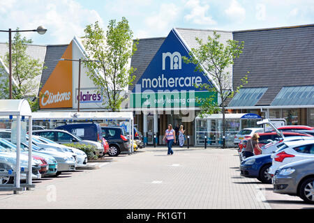 I Mothercare e Early Learning Center memorizza la condivisione locale di un retail park in Milton Keynes Buckinghamshire England Regno Unito Foto Stock