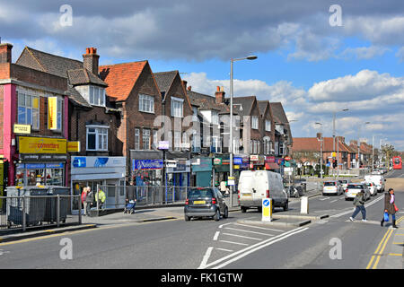 Shopping Street Heathway sulla proprietà Becontree originariamente per sostenere migliaia di nuove case sul LCC alloggi sociali ora a Barking & Dagenham Inghilterra Regno Unito Foto Stock