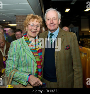 Bristol, Regno Unito. 5 Marzo, 2016. Immagine :Thornbury Bristol REGNO UNITO, UKIP a sud ovest di conferenza. Neil e Christine Hamilton frequentare UKIP a sud ovest di conferenza. Data 05/03/2016 Ref: © charlie bryan/Alamy Live News Credito: charlie bryan/Alamy Live News Foto Stock