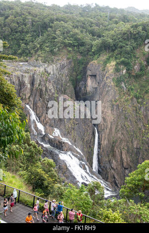 Barron Falls nel Parco Nazionale Barron Gorge, patrimonio mondiale dell'umanità, vicino al villaggio di Kuranda, nei tablelands di Cairns, nella zona settentrionale della Q. Foto Stock