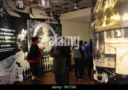 Sentito il Museo delle Culture indigene e visitatori d'arte Foto Stock