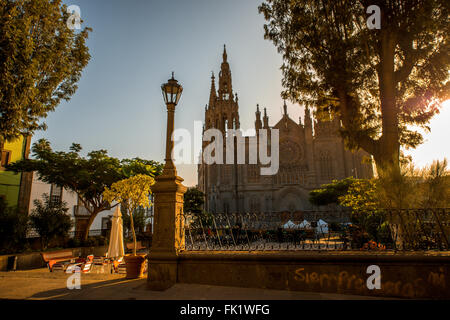 AGAETE, GRAN CANARIA island, Spagna - 13 dicembre 2015: vista sulla chiesa di San Juan Bautista nella città di Arucas su Gran Canaria Island Foto Stock