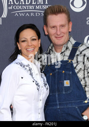 Las Vegas, NV, Stati Uniti d'America. 3 Apr 2011. 04 Marzo 2016 - Joey Martin Feek del paese duo Joey Rory è morto all età di 40. Feek scomparso dopo aver combattuto contro il cancro per gran parte degli ultimi due anni. Ella era stata originariamente con diagnosi di cancro cervicale nel 2014 e ha subito un intervento chirurgico che l'estate. In giugno di 2015 lei e suo marito Rory ha ricevuto la notizia che il suo cancro aveva ritornato, seguita da una diagnosi devastante che la malattia aveva raggiunto lo stadio 4. Feek è stato successivamente sottoposto ad intervento chirurgico esteso e un aggressivo round di chemioterapia e di radiazioni. Ad Ottobre 23 Rory ha rivelato che il dott Foto Stock