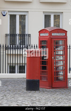 Telefono rosso scatola e pilastro post box Inghilterra Foto Stock