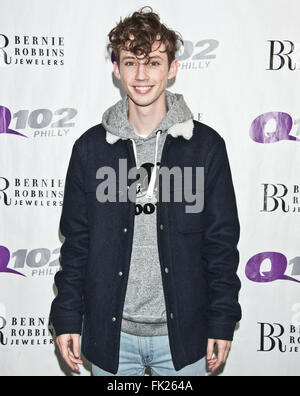 Bala Cynwyd, Pennsylvania, USA. 4 Marzo, 2016. Singer-Songwriter Troye Sivan visite Q102's teatro delle prestazioni. Foto Stock