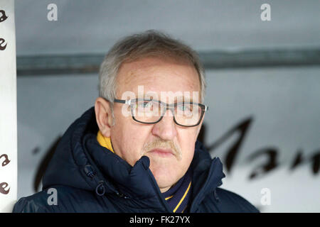 Verona, Italia. 05 Mar, 2016. Hellas Verona il capo allenatore Luigi Delneri guarda durante il campionato italiano di una partita di calcio tra Hellas Verona FC V UC Sampdoria. Il Campionato Italiano di una partita di calcio tra Hellas Verona FC V UC Sampdoria, Punteggio finale 0-3. Obiettivi per la Sampdoria da Soriano, Cassano e Lazaros. © Andrea Spinelli/Pacific Press/Alamy Live News Foto Stock