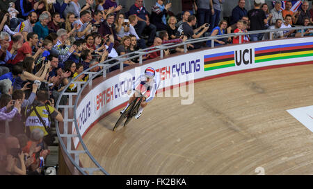 Londra, UK, 5 marzo 2016. UCI 2016 via del Campionato del Mondo di Ciclismo. La Gran Bretagna di Mark Cavendish compete nel quinto round dell'uomo Omnium, il giro veloce. Egli ha preso il quarto posto con un tempo di 13.211s (68.125 km/h); e finito sesto assoluto alla fine dei due giorni di evento. Credito: Clive Jones/Alamy Live News Foto Stock