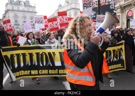 Londra, UK, 5 marzo 2016. Le donne a milioni di donne salire la dimostrazione che denuncia la violenza contro le donne. Credito: Rastislav Kolesar/Alamy Live News Foto Stock